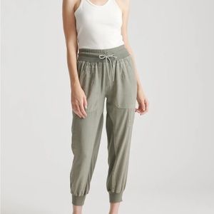 Quince vintage wash utility jogger **khaki color**